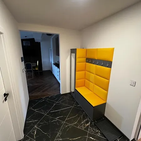 Luxusni 2kk, Vyhled Do Dvora, 10 Min Plaz Horni Plana