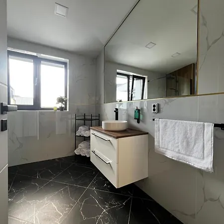 아파트 Luxusni 2kk, Vyhled Do Dvora, 10 Min Plaz *