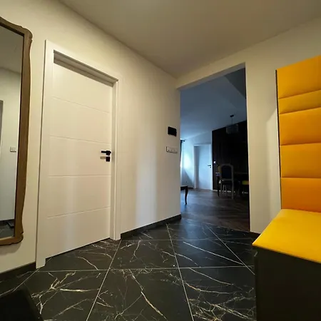 Luxusni 2kk, Vyhled Do Dvora, 10 Min Plaz Horni Plana