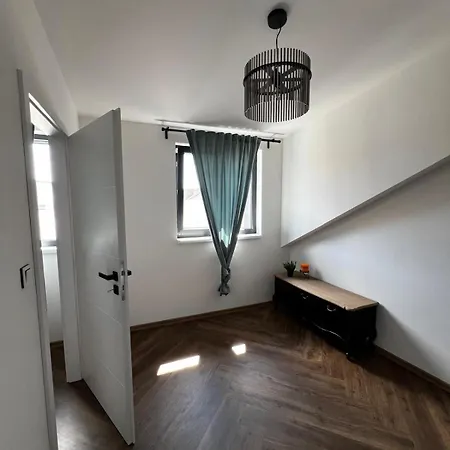 Luxusni 2kk, Vyhled Do Dvora, 10 Min Plaz *